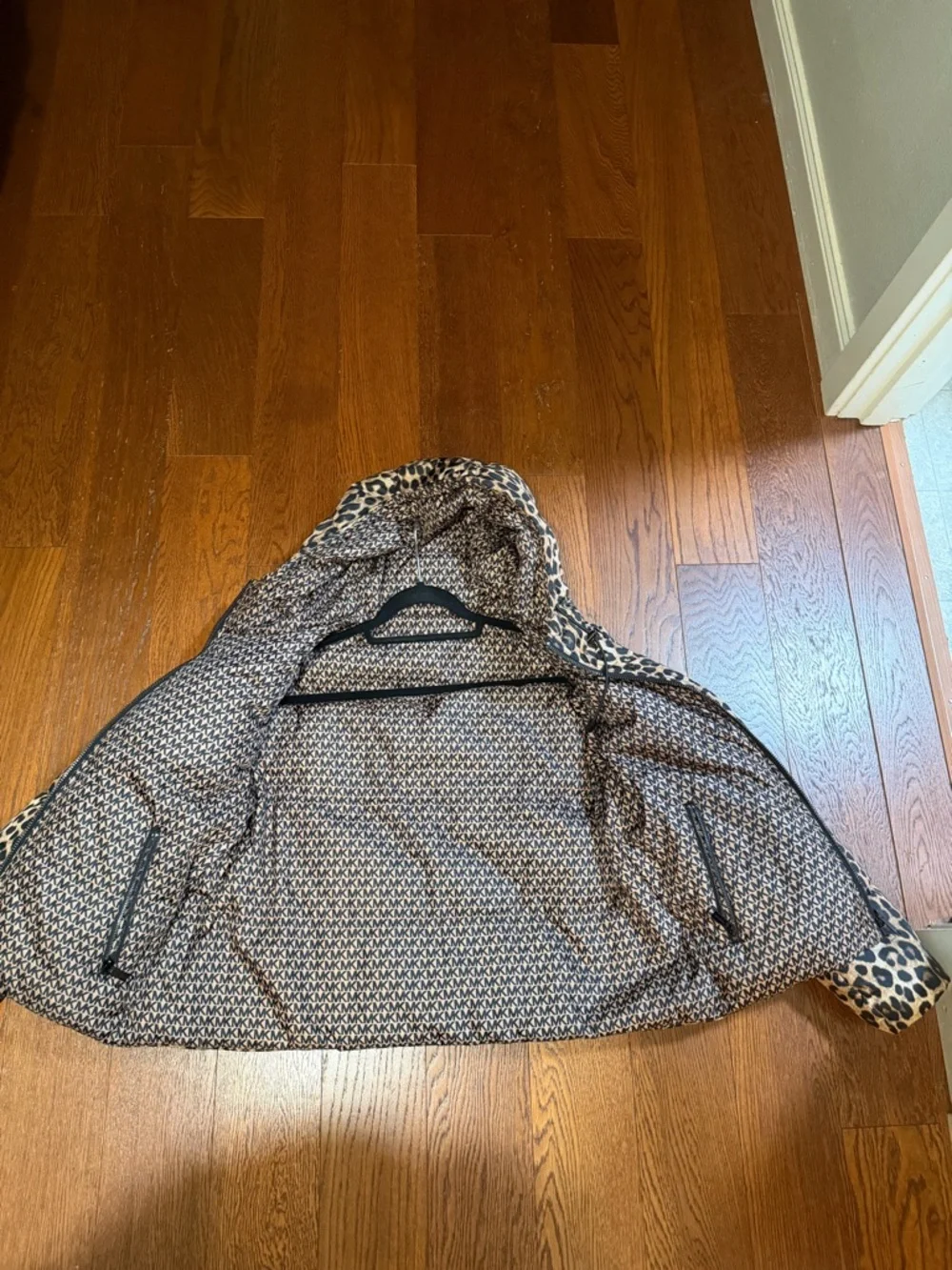 MICHAEL Michael Kors
Reversible Leopard & Logo-Print Down Jacket - Picture 10 of 12